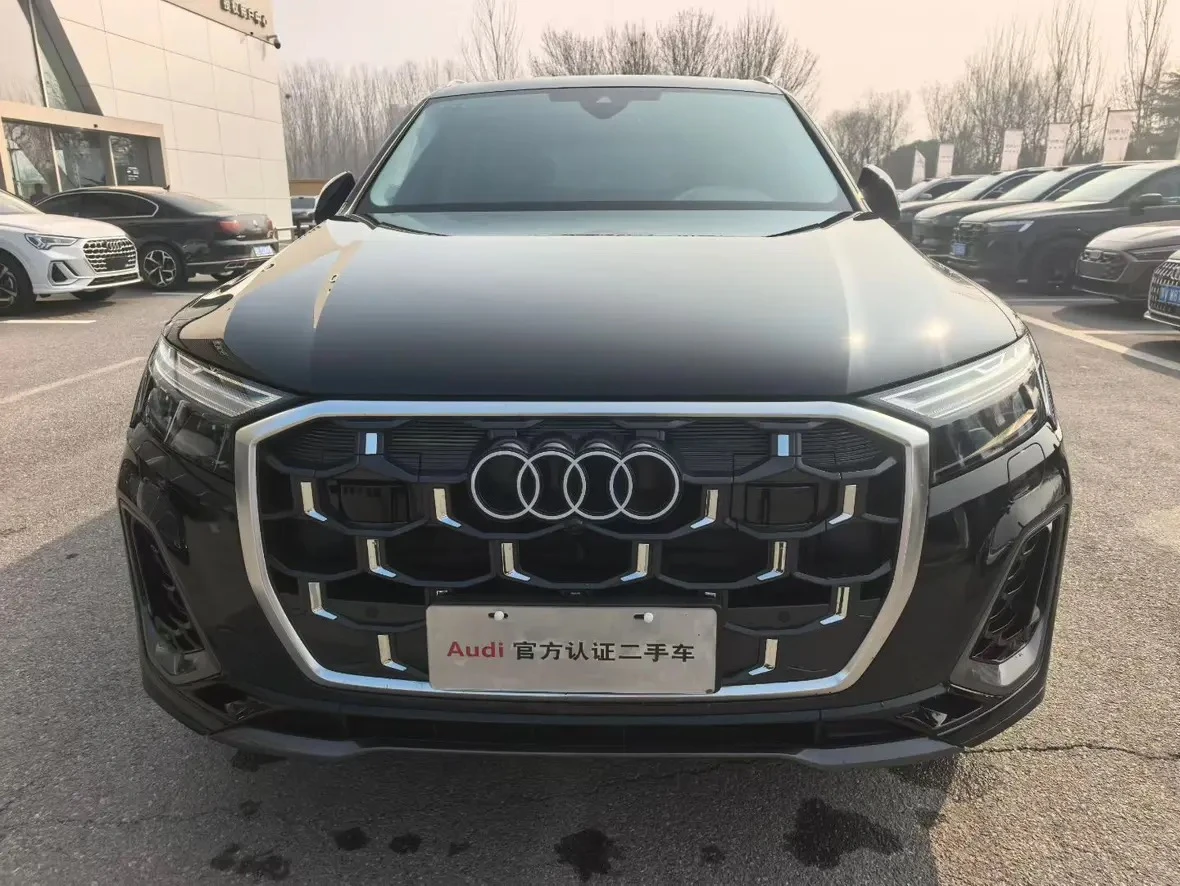 Audi Q7 55 TFSI Sport Trim - exterior
