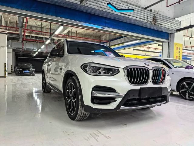 BMW X3 28i Luxury Edition - exterior