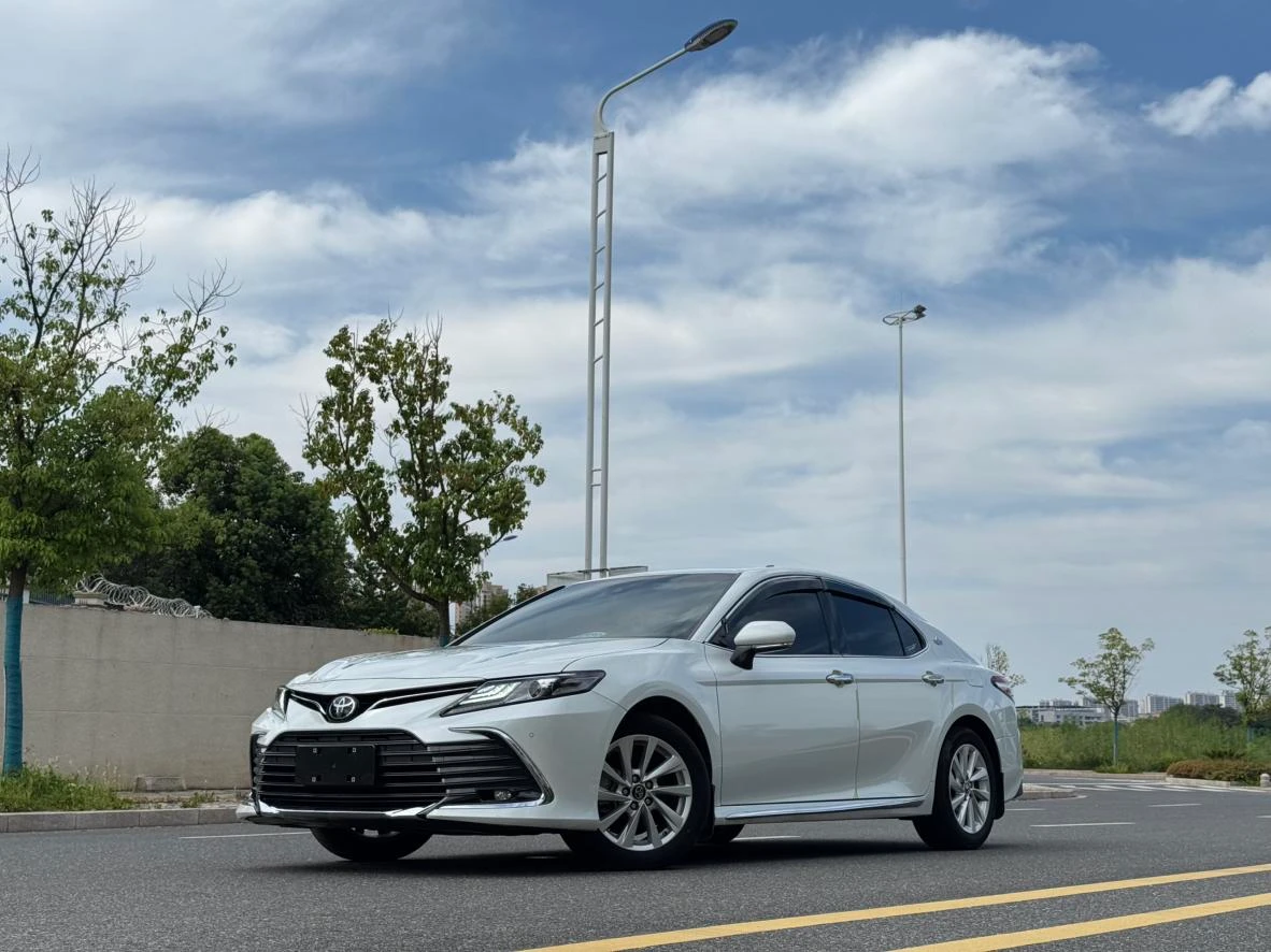 Toyota Camry 2.0G Deluxe
