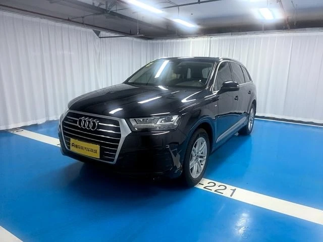 Audi Q7 45 TFSI Sport Trim
