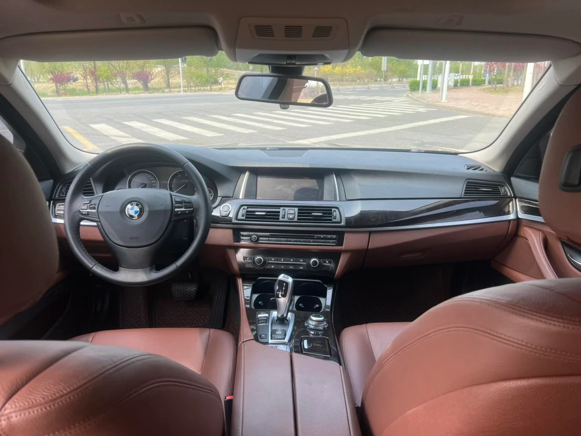 BMW 525 Li - interior