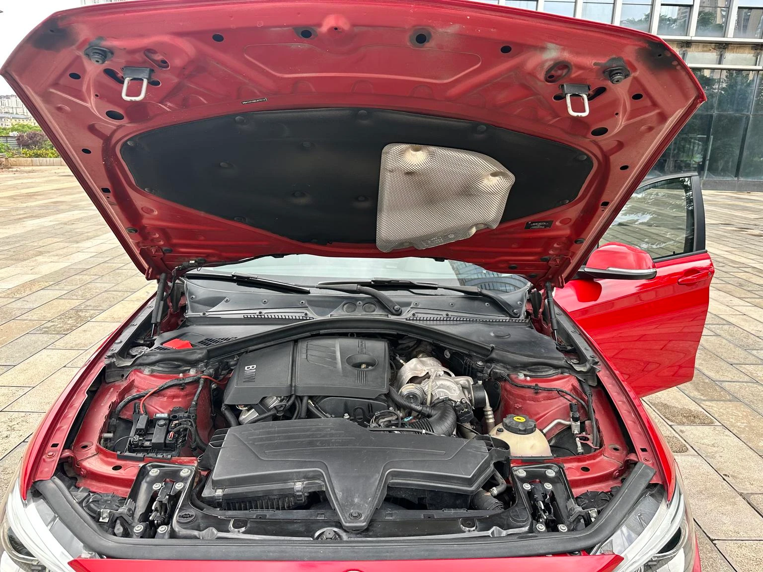 BMW 118i M Sport - engine