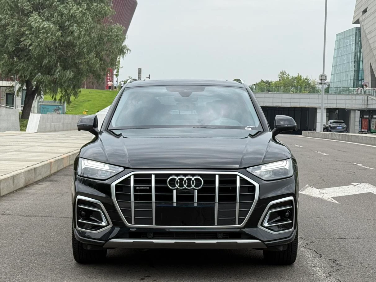 Audi Q5L  40T  - exterior