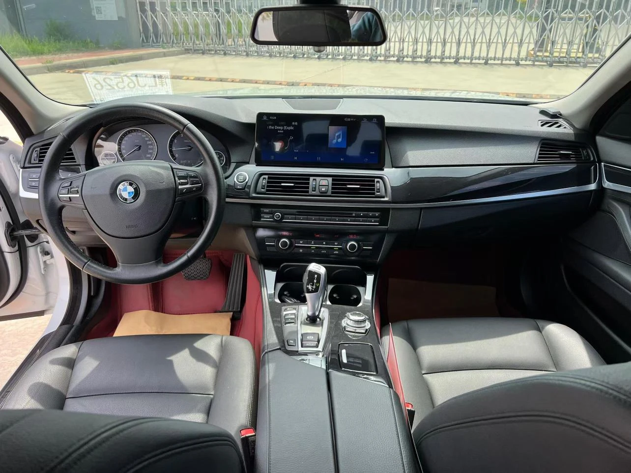 BMW 520Li - interior