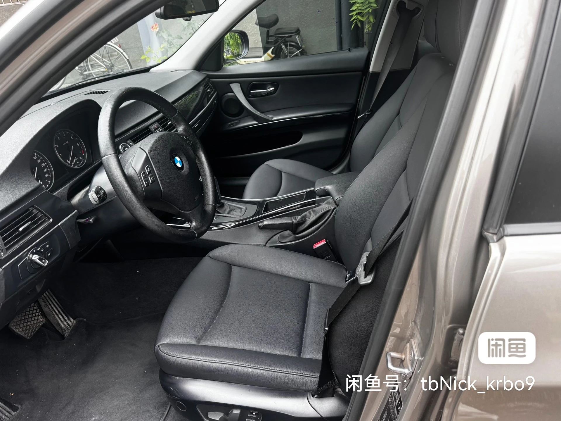 BMW 318i - interior