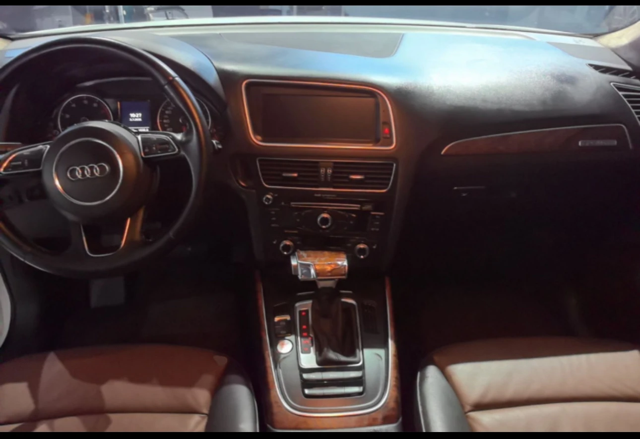 Audi Q5 40TFSI  quattro - interior