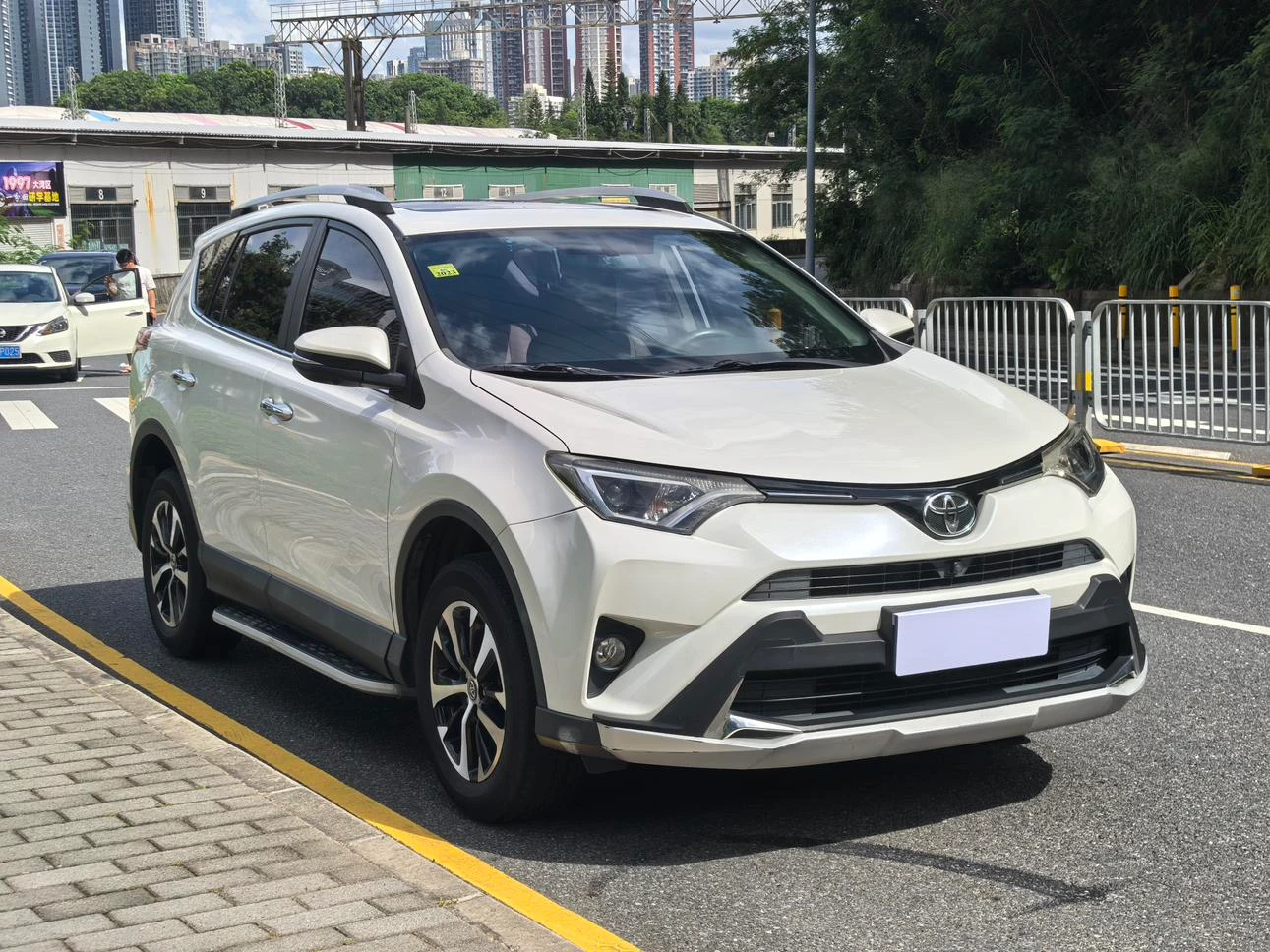 Toyota RAV4 CVT 2WD - exterior