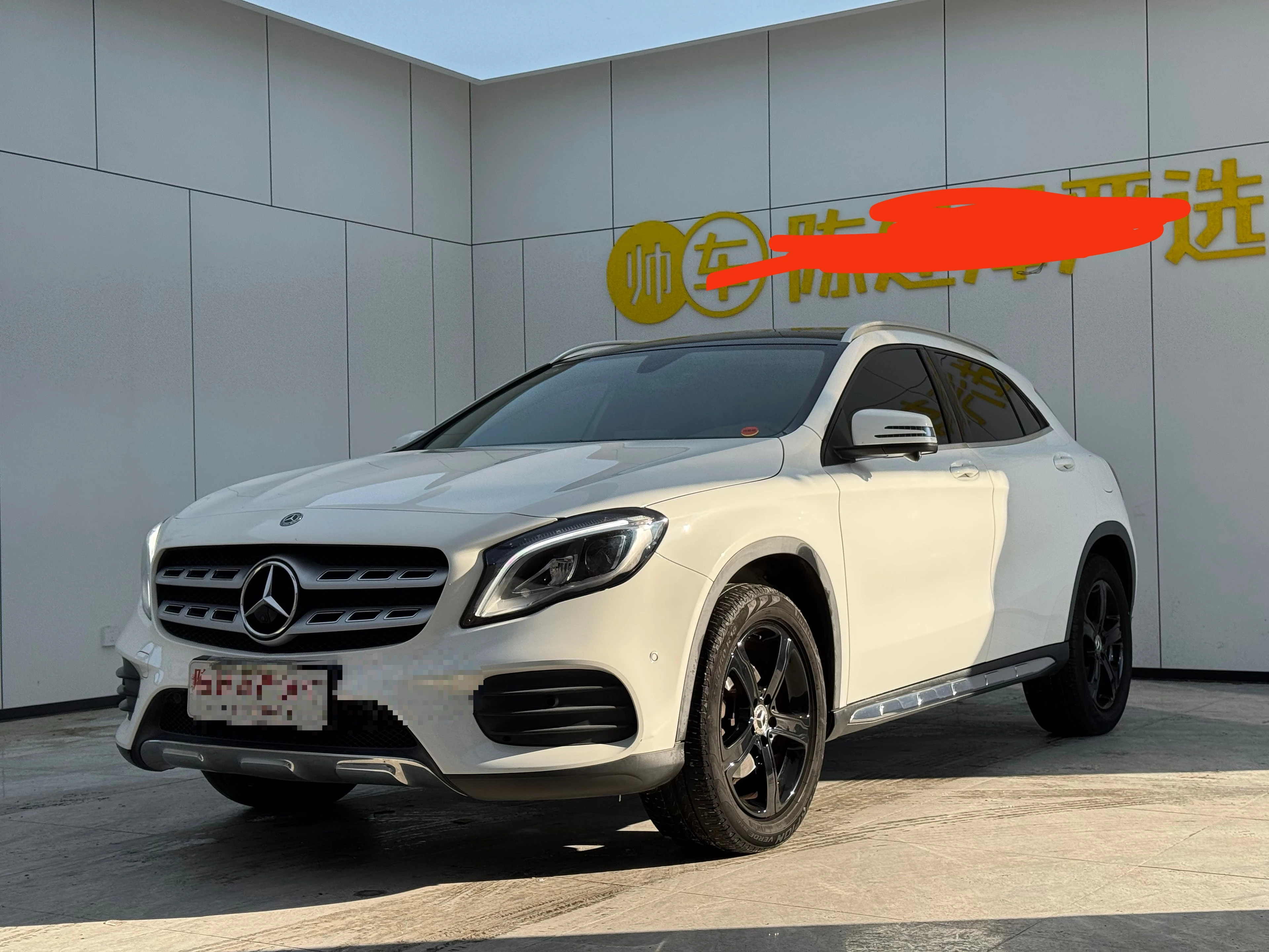Mercedes-Benz GLA 200 - exterior