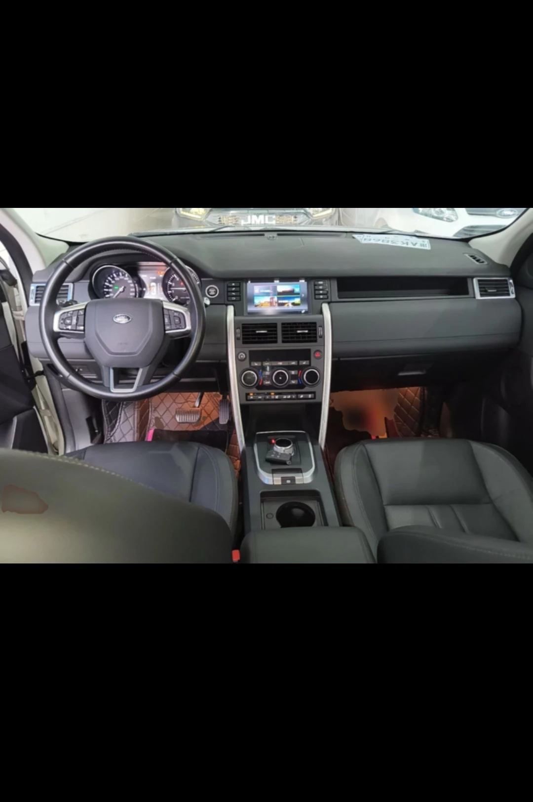 Land Rover Discovery Sport  - interior