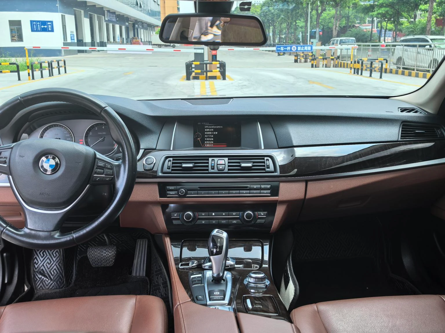 BMW 525Li - interior