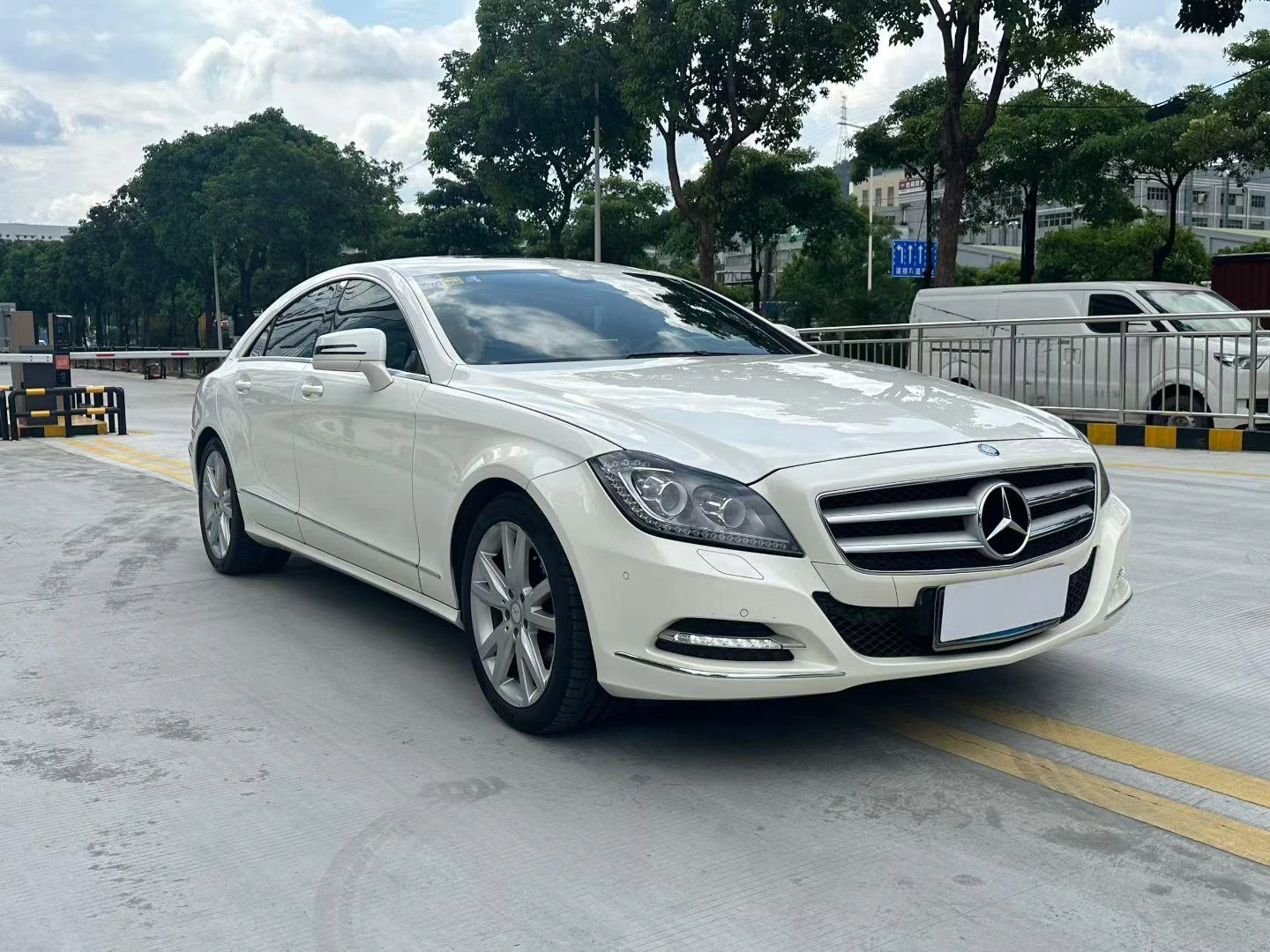 Mercedes-Benz CLS-class 300 CGI - exterior
