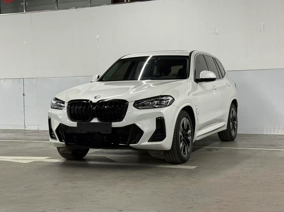 BMW iX3 Leading