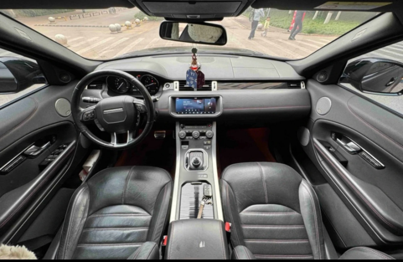 Land Rover Range Rover Evoque AWD - interior