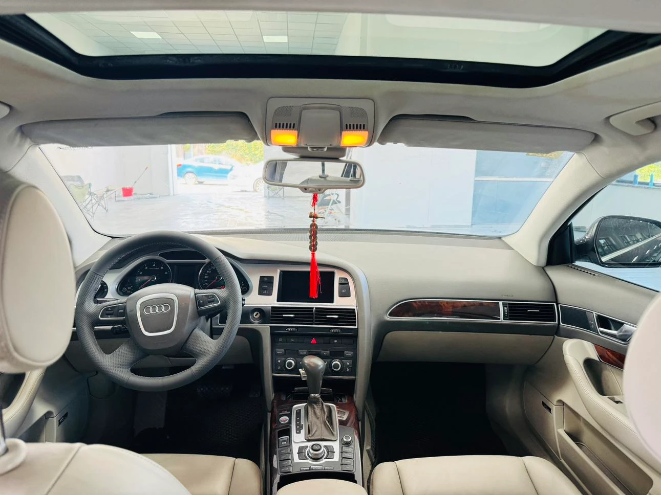 Audi A6L - interior