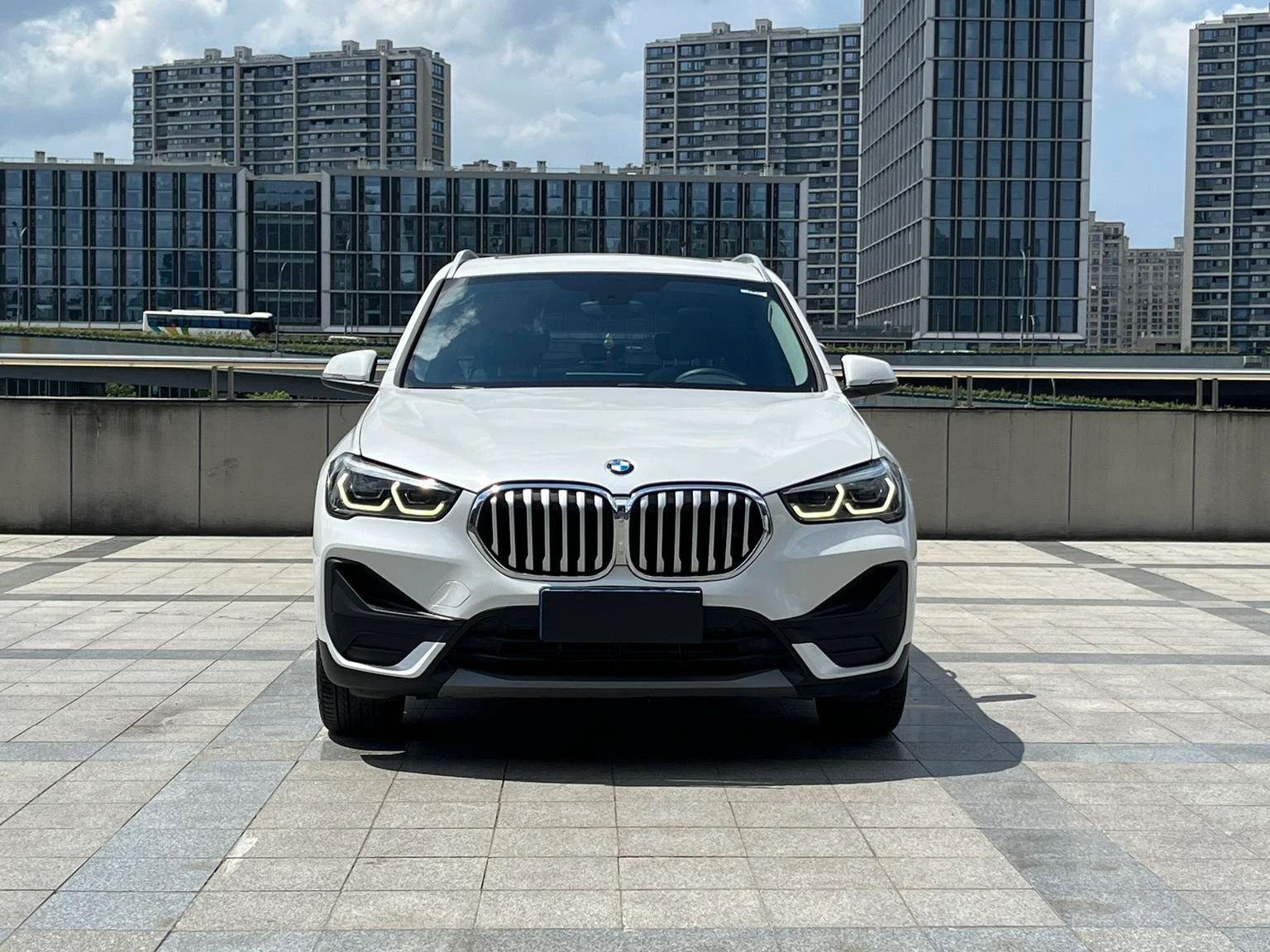 BMW X1  sDrive25Li  - exterior