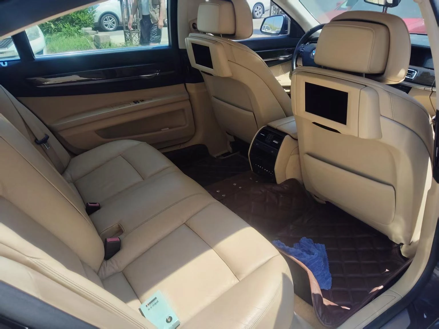 BMW 7 Series 740Li  - interior
