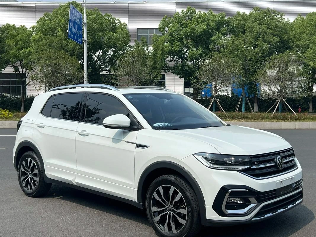 Volkswagen Tacqua 200TSI DSG  - exterior