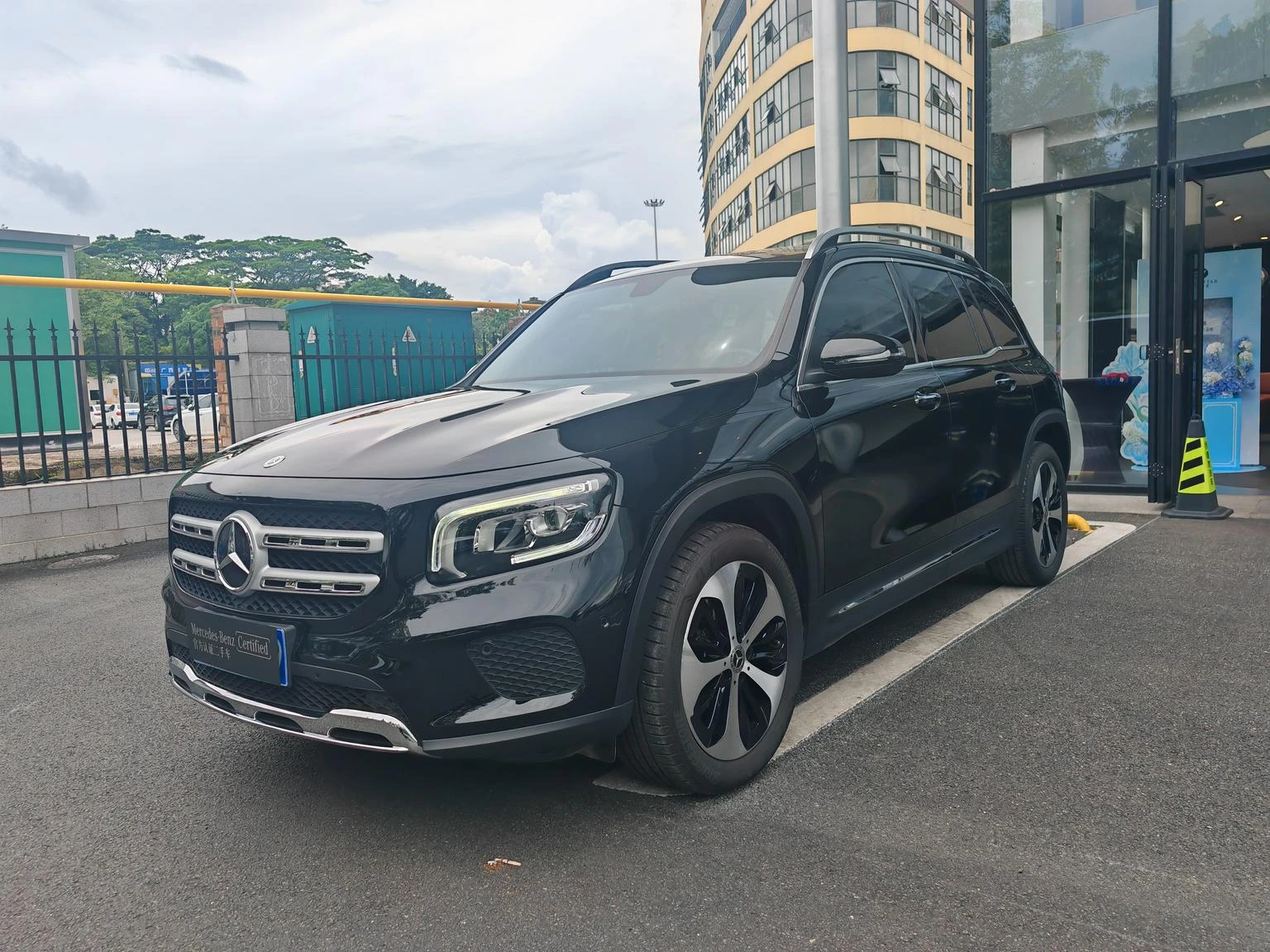 Mercedes-Benz GLB-Class GLB220 Stylish Edition - exterior