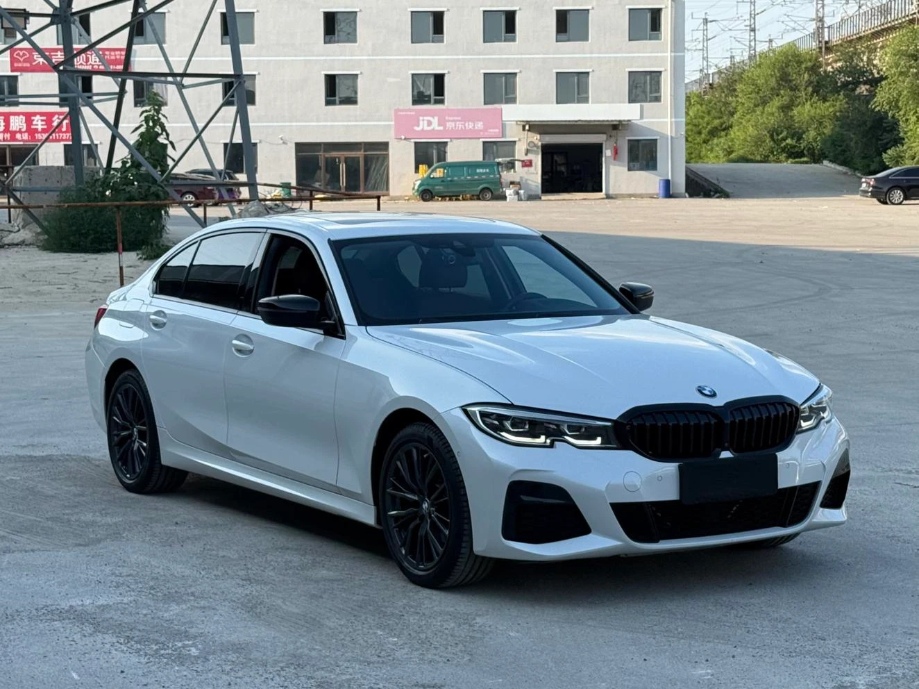 BMW 3 Series 325Li Facelift M Sport Shadow Edition - exterior