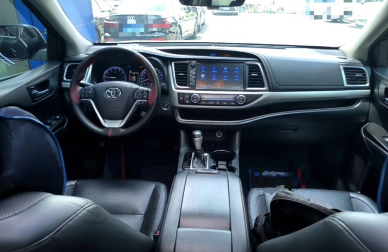 Toyota Highlander - interior