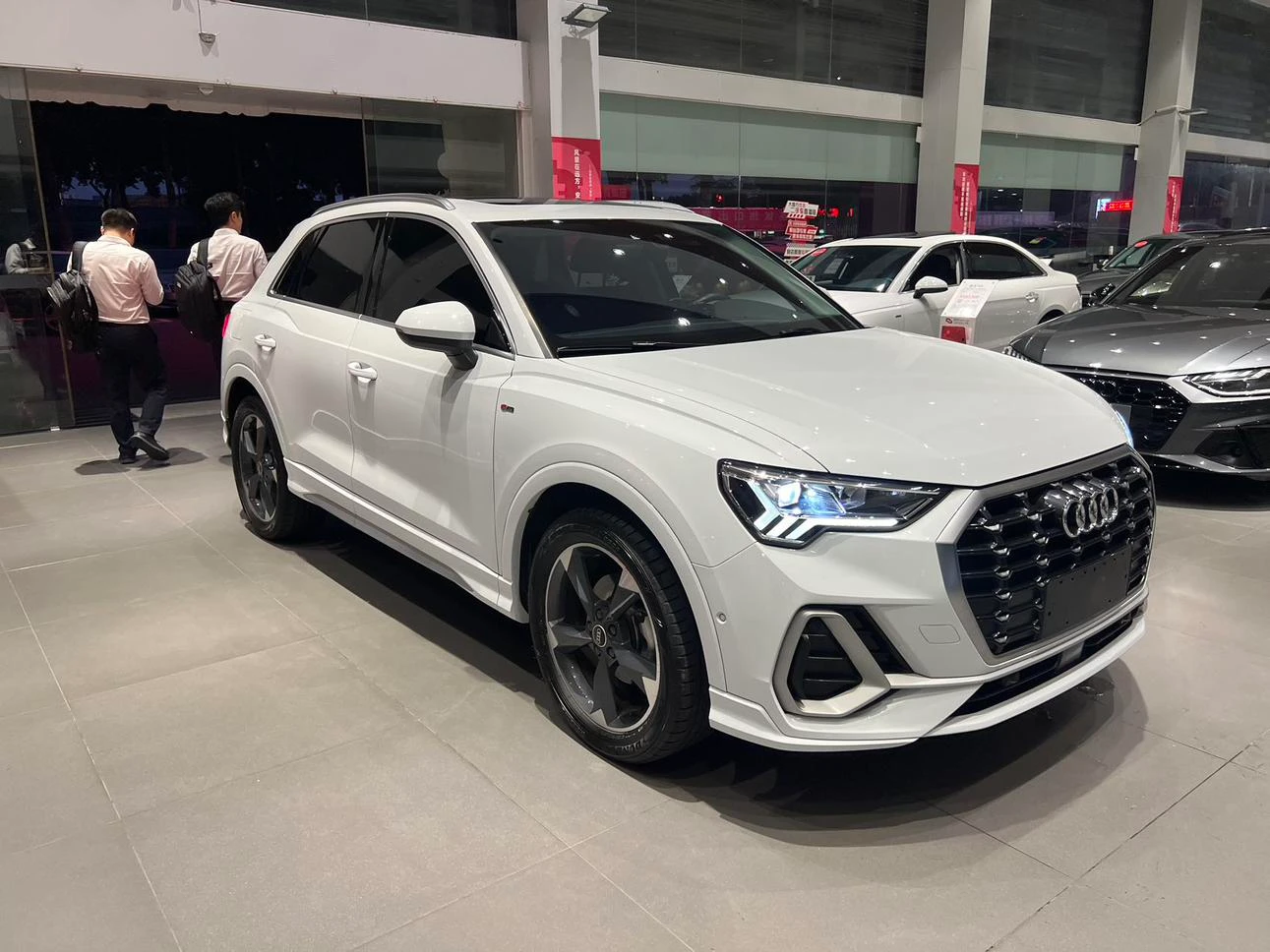 Audi Q3 35 TFSI Fashion Dynamic - exterior