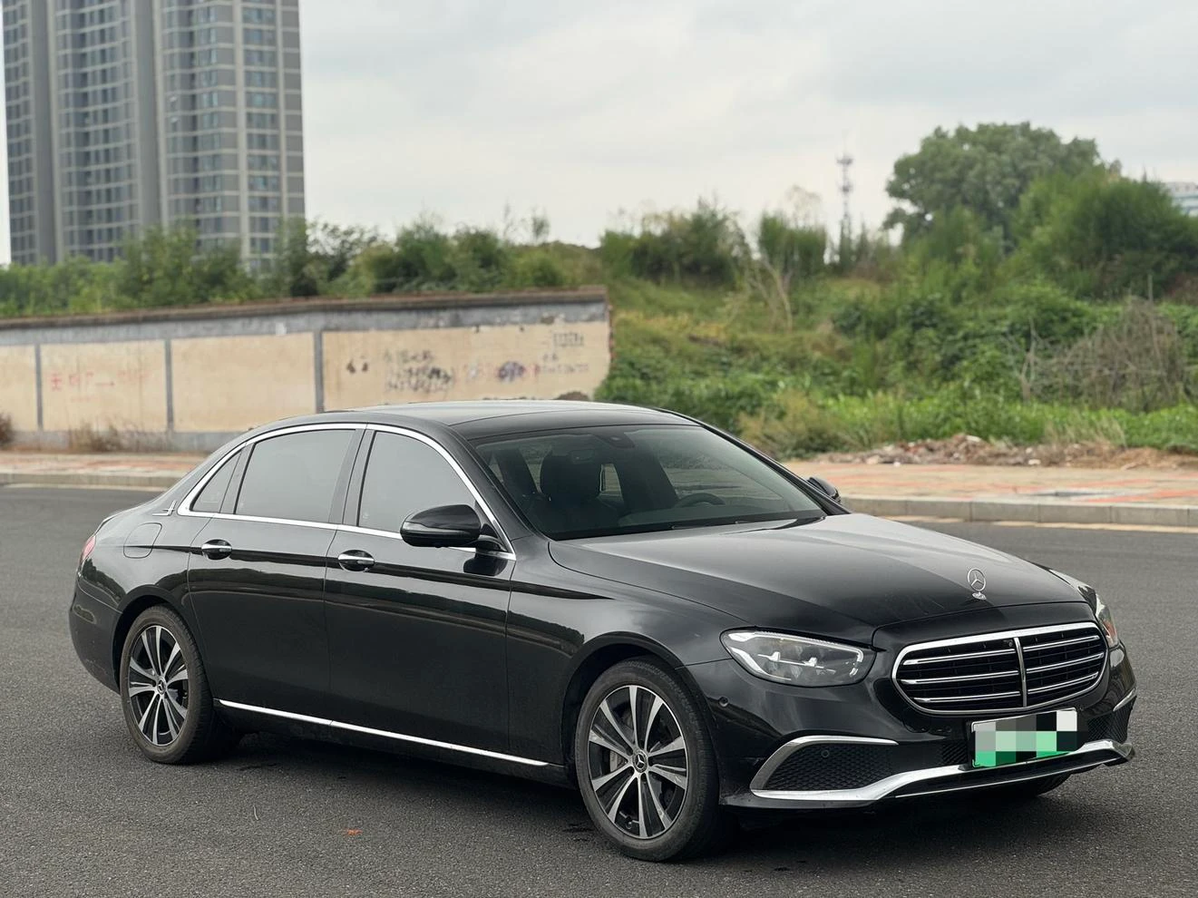 Mercedes-Benz E-Class PHEV E 350 e L Sedan - exterior
