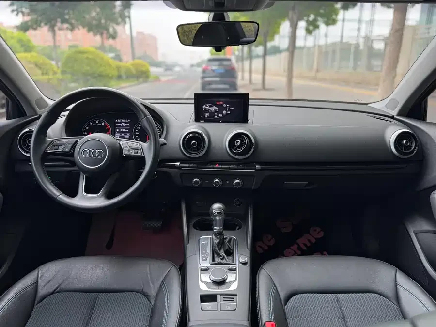 Audi A3  35 TFSI  - interior