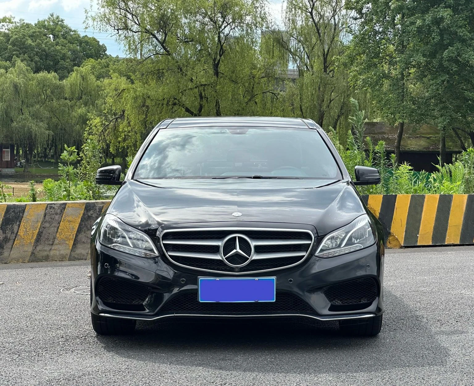Mercedes-Benz E260 L Sport Edition - exterior