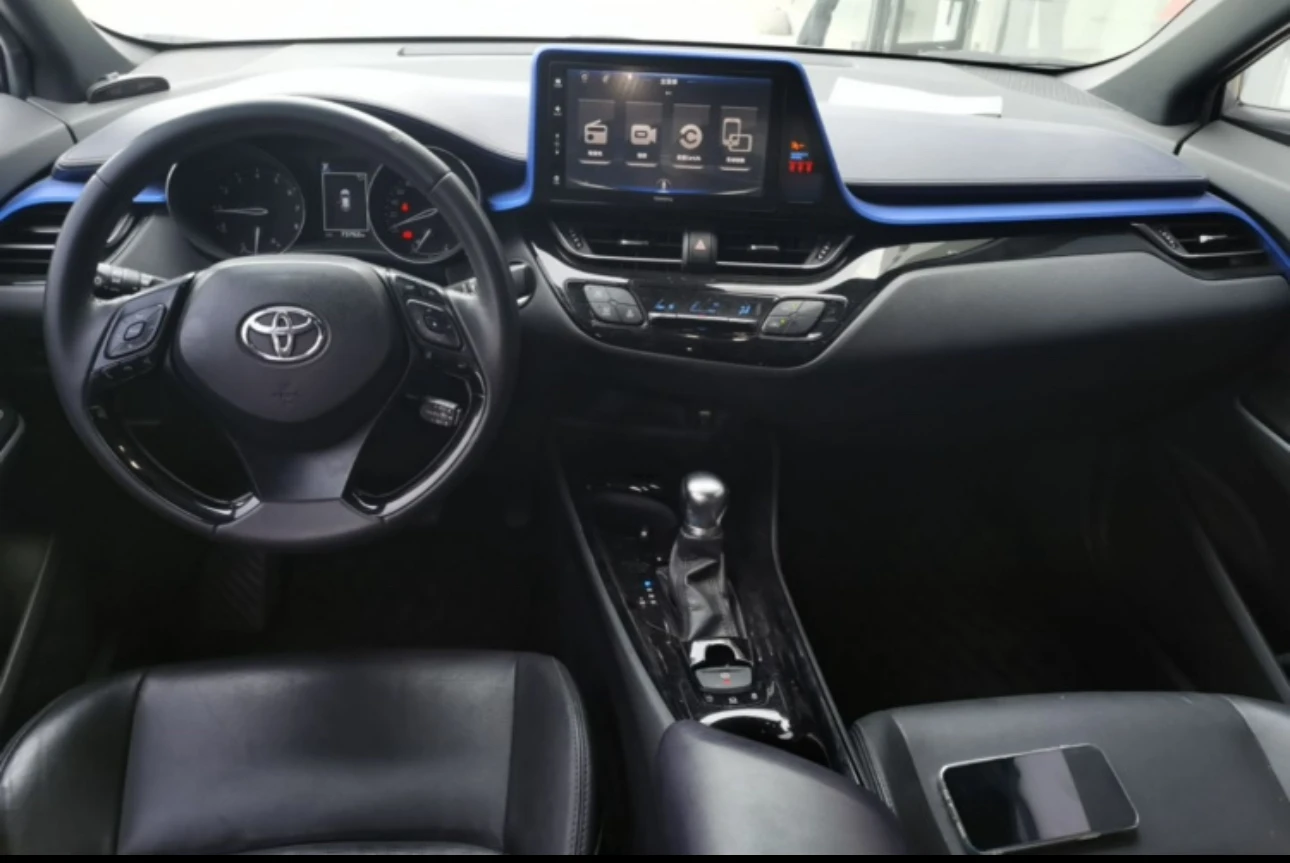 Toyota IZOA Front-engine, front-wheel drive - interior
