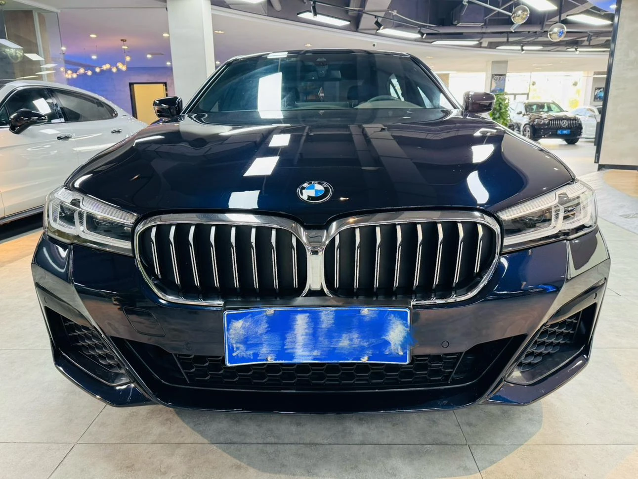 BMW 5 Series 530Li Leading M Sport Package - exterior
