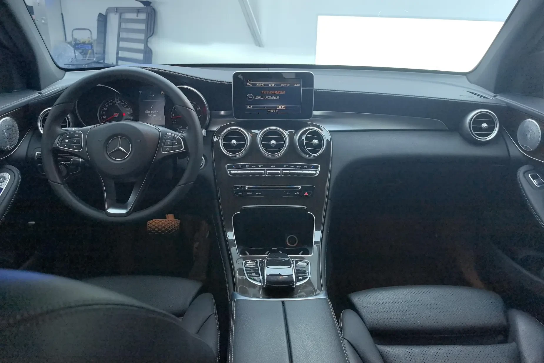 Mercedes-Benz GLC260 4MATIC  - interior