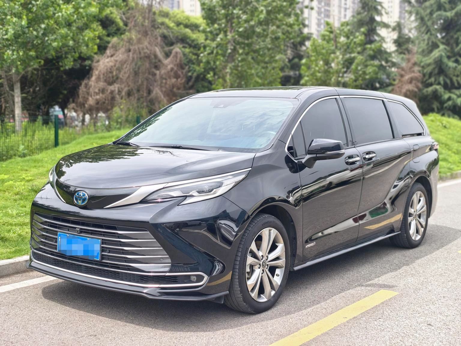 Toyota Sienna Hybrid 2.5L Premium Edition