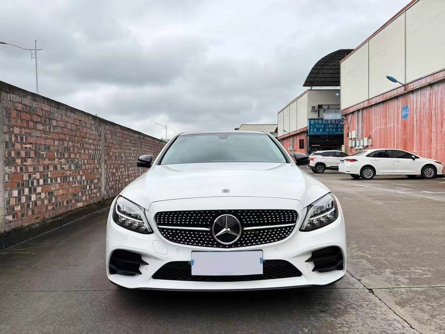 Mercedes-Benz C-Class  260 L  - exterior
