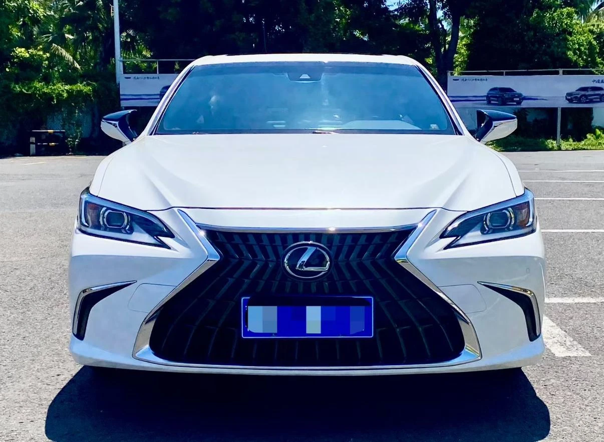 Lexus ES 200 Luxury - exterior