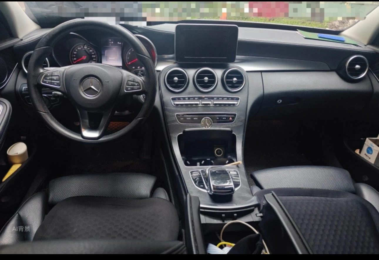 Mercedes-Benz  200L Sport - interior