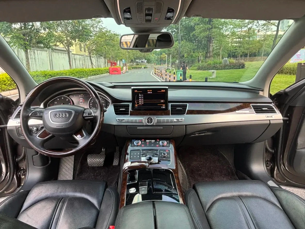 Audi A8L 50 TFSI  - interior