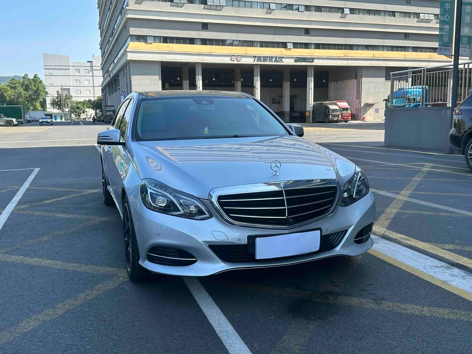 Mercedes-Benz E260 L  - exterior