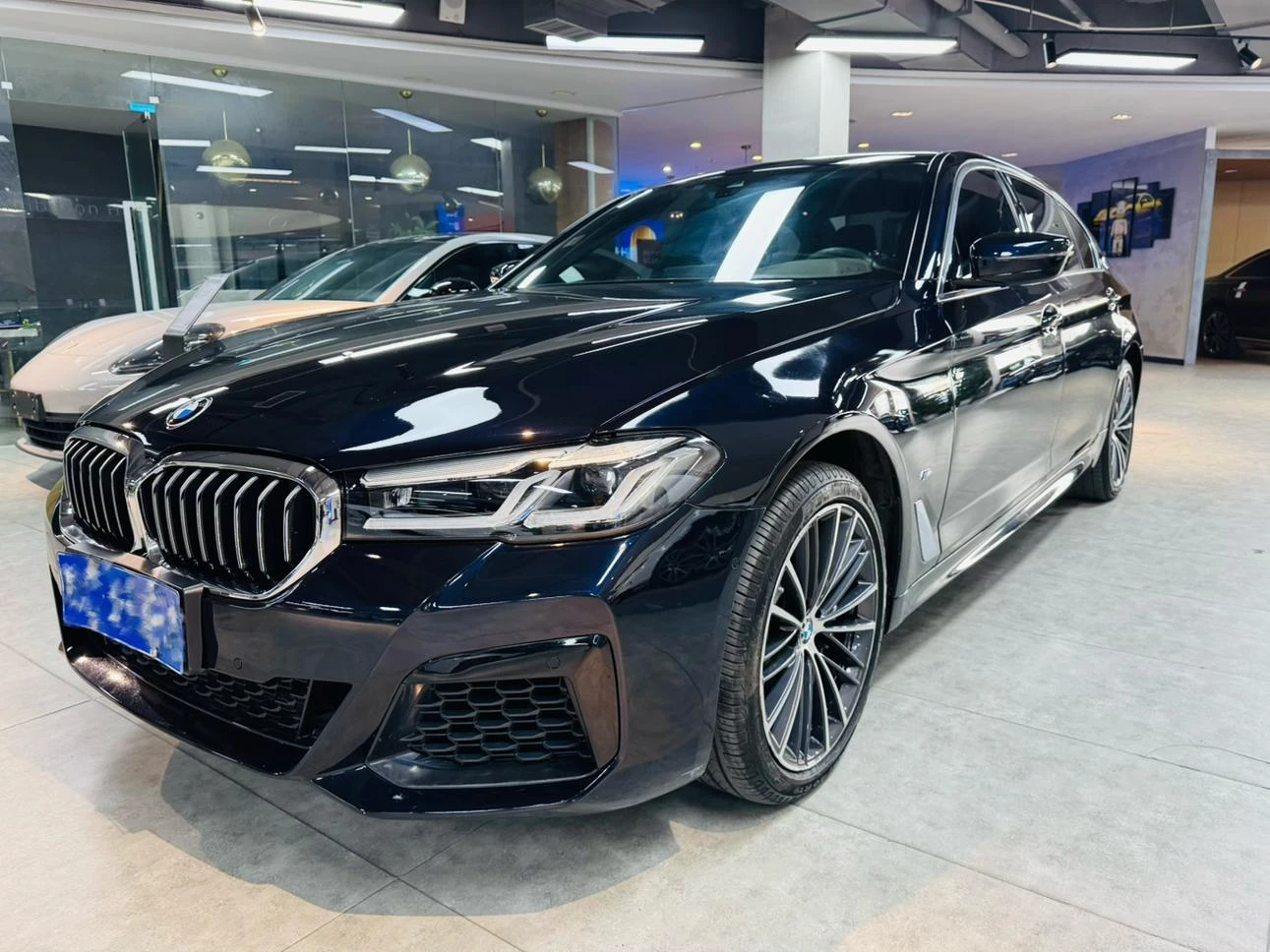 BMW 5 Series 530Li Leading M Sport Package