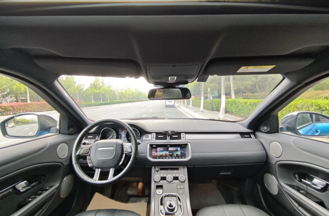 Land Rover Range Rover Evoque 4WD - interior