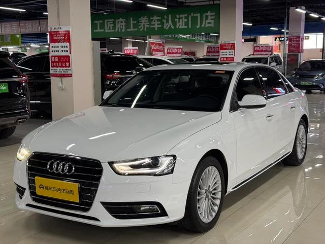 Audi A4L 35TFSI Automatic Standard trim