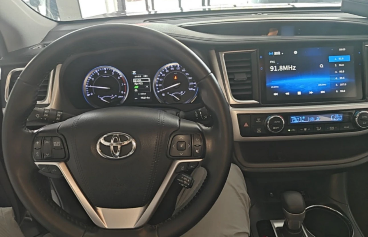 Toyota Highlander  - interior