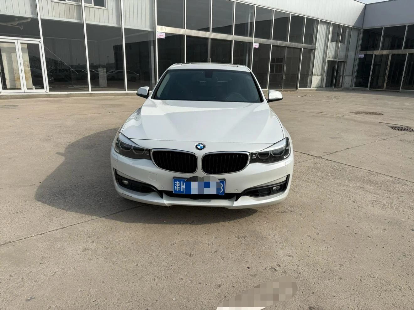 BMW 3 Series 320i GT - exterior