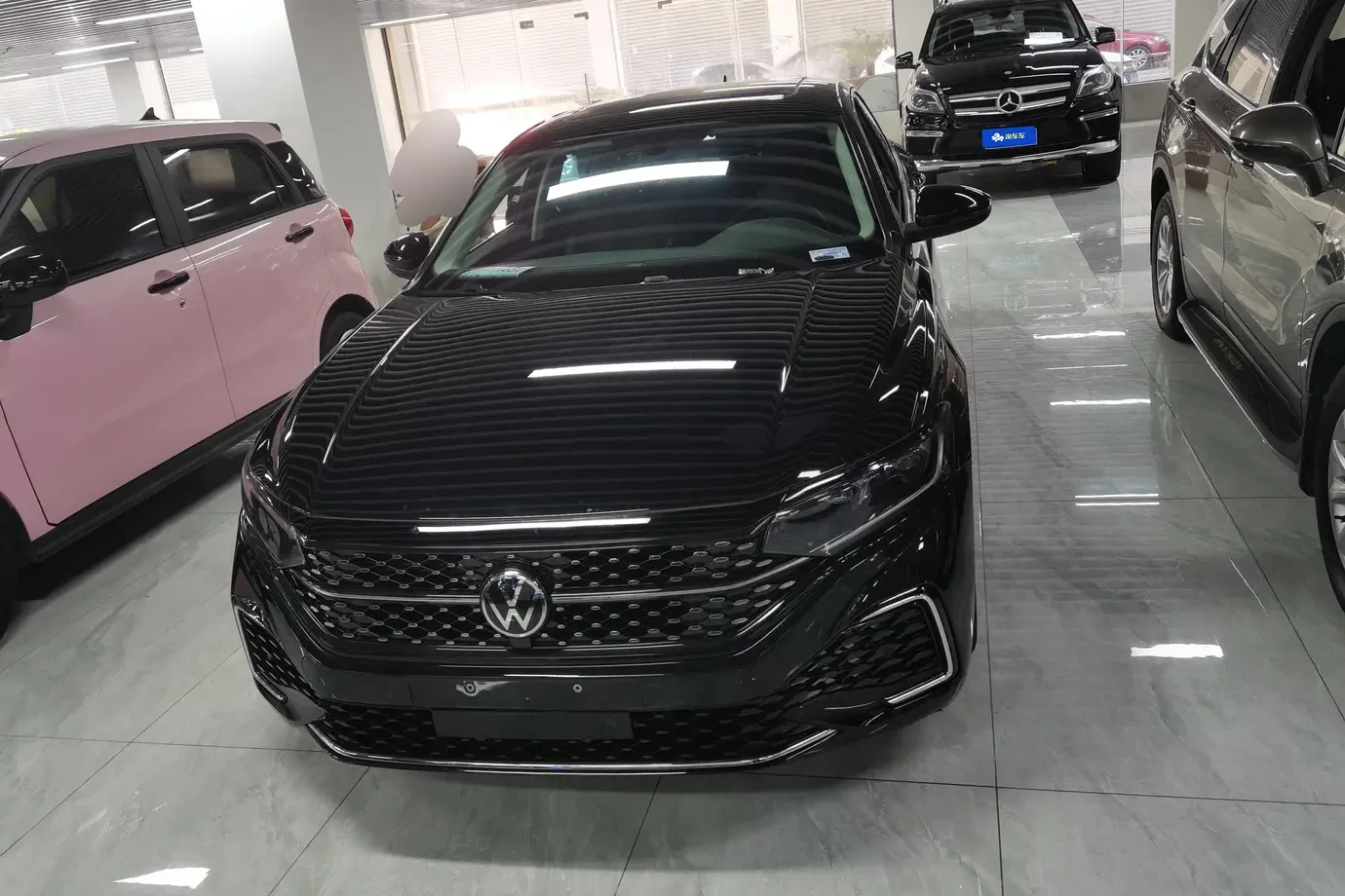Volkswagen Passat 330TSI Starlight Elite Edition