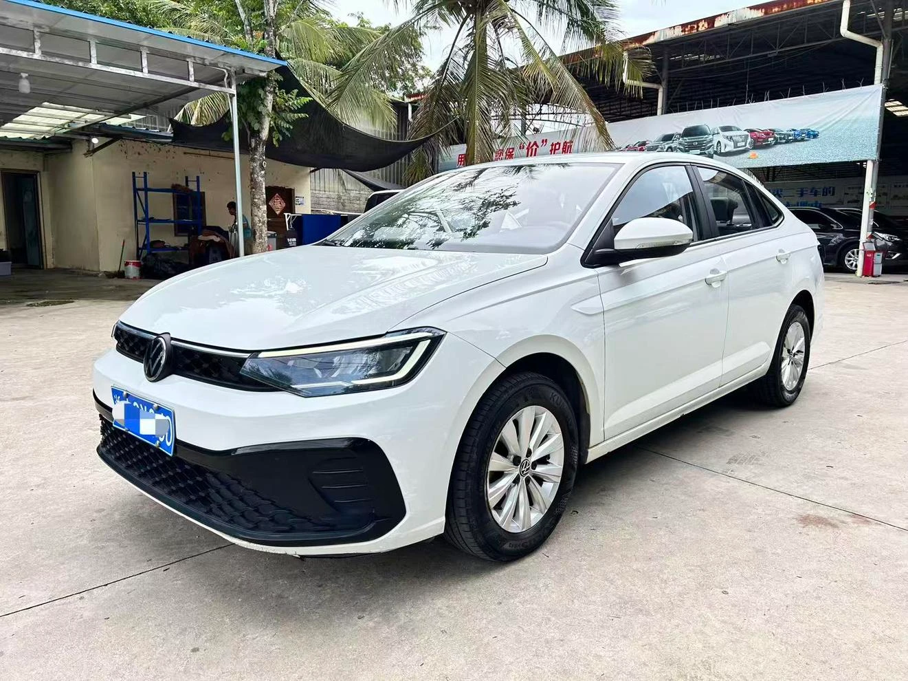 Volkswagen Lavida XR 1.5L Automatic New Deluxe Edition