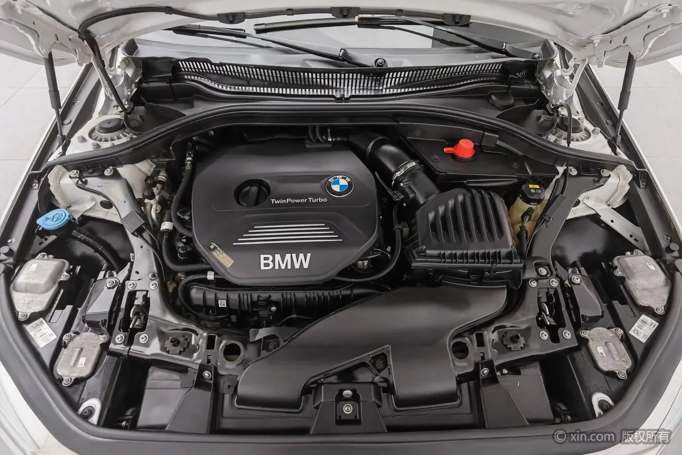 BMW 1 Series 120i  M Sport  - engine