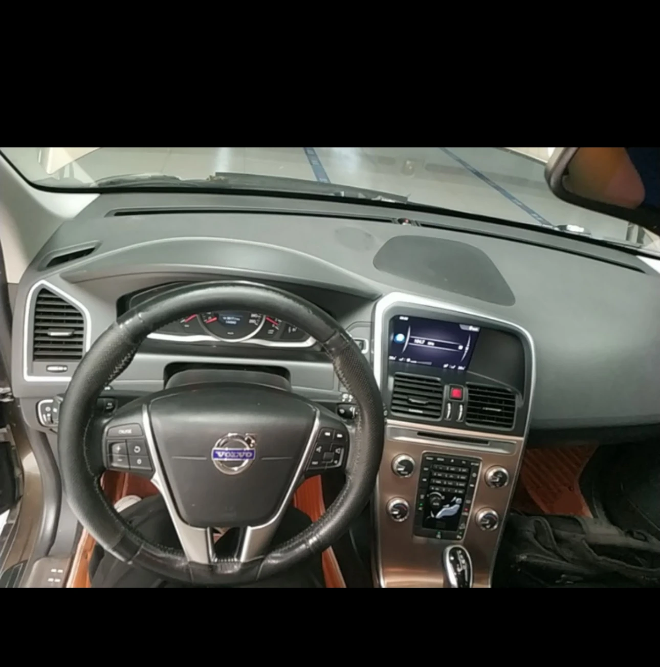 Volvo XC60 T5 AWD  - interior