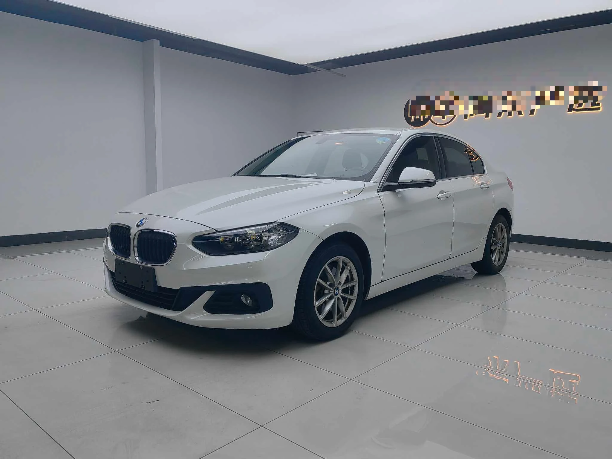 BMW 118i - exterior