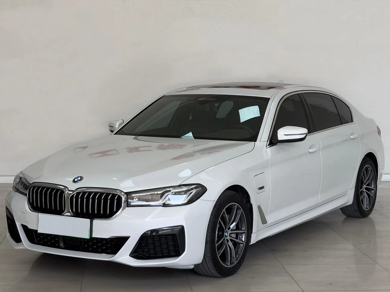 BMW 5 Series PHEV 535Le Pioneer Edition M Sport Package - exterior