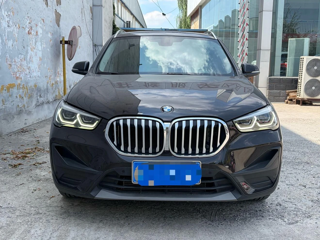 BMW X1 sDrive25Li Leading - exterior