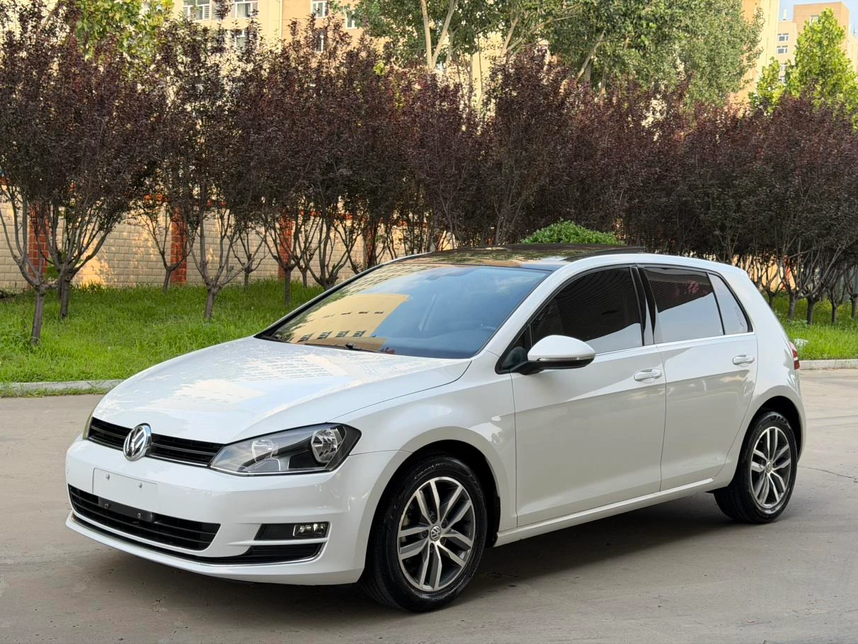 Volkswagen Golf 230TSI Automatic Luxury Trim